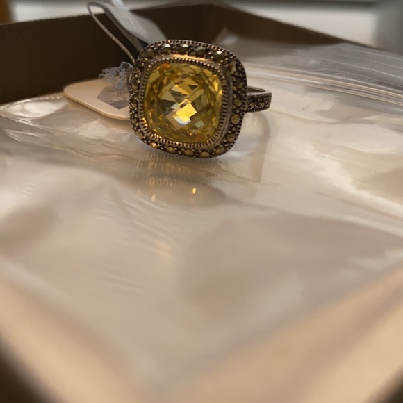 New CZ Canary size 9 ring - Picture 7 of 7